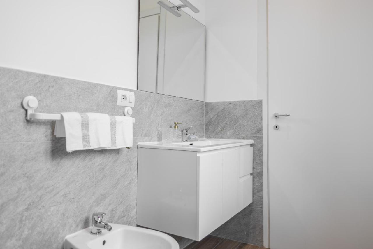 Lora Apartment,Free Private Parking, Self Check In,1 Como Dış mekan fotoğraf