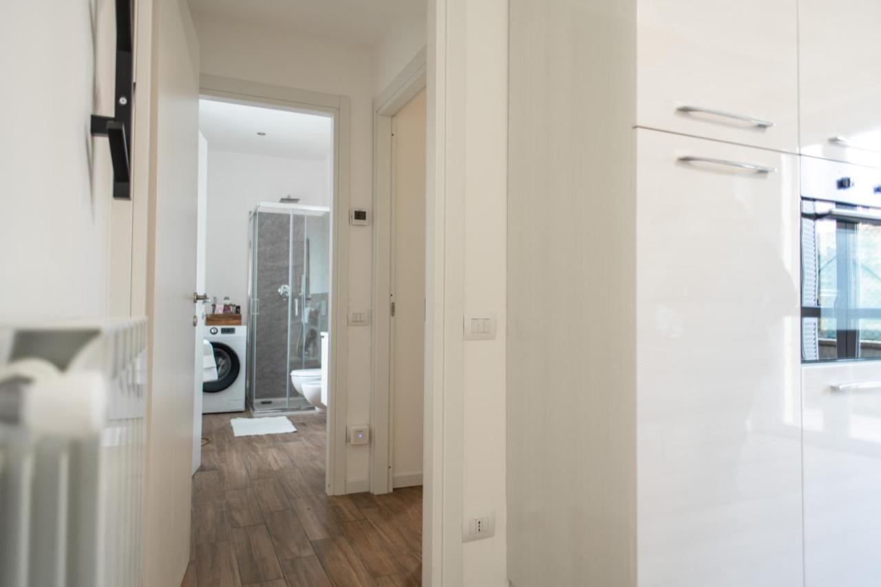 Lora Apartment,Free Private Parking, Self Check In,1 Como Dış mekan fotoğraf