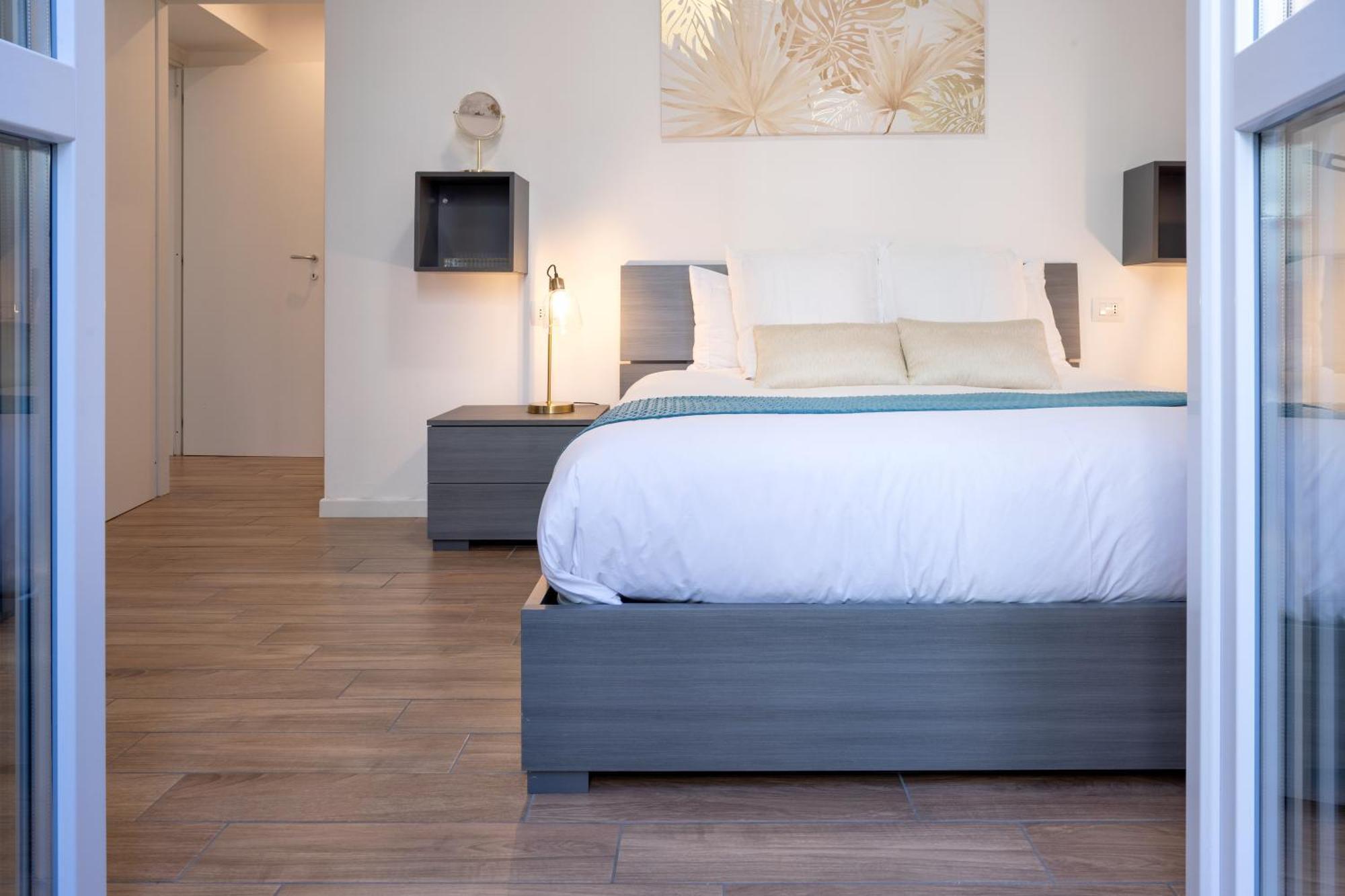 Lora Apartment,Free Private Parking, Self Check In,1 Como Dış mekan fotoğraf